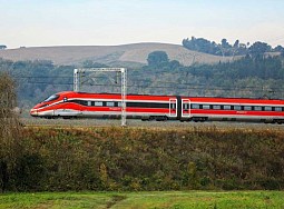 Trenitalia e Lis, primo servizio di video-interpretariato in lingua dei segni italiana per i passeggeri sordi